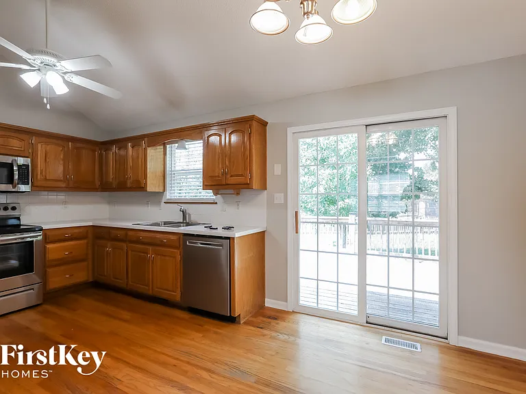 11036 N McKinley Ave — Photo 5