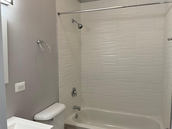 2nd image of 6201 S Greenwood Ave #201