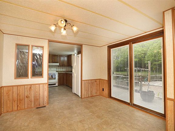 Inside 3865 Glenview