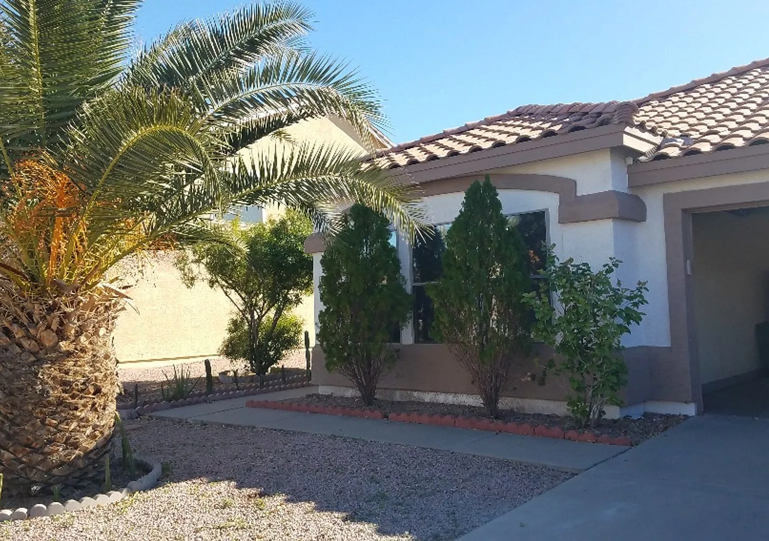 Coming Soon Free Rent Interested Oac 4/2 Home With No Carpet — Photo 1