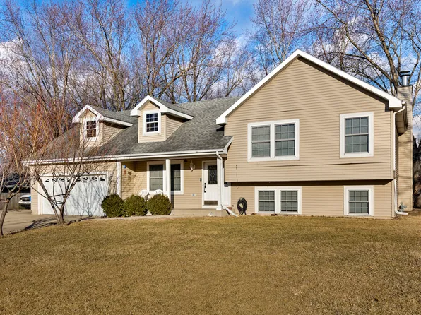 181 Skyline Dr, Carpentersville, IL 60110