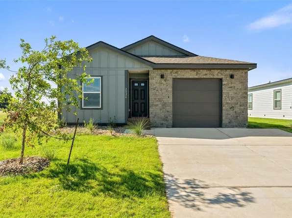 2024 Applewood Dr, Lockhart, TX 78644