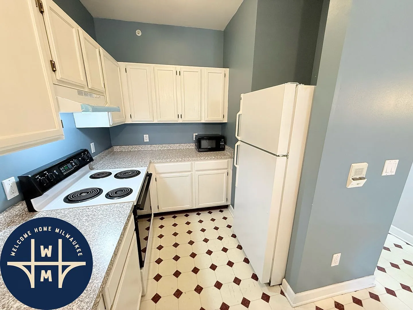 2 bed, 2.0 bath, 1158 sqft, $1,698 — Photo 2
