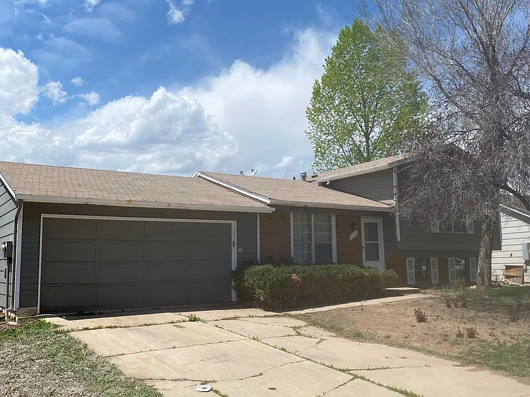 4225 Hummingbird Dr — Photo 1