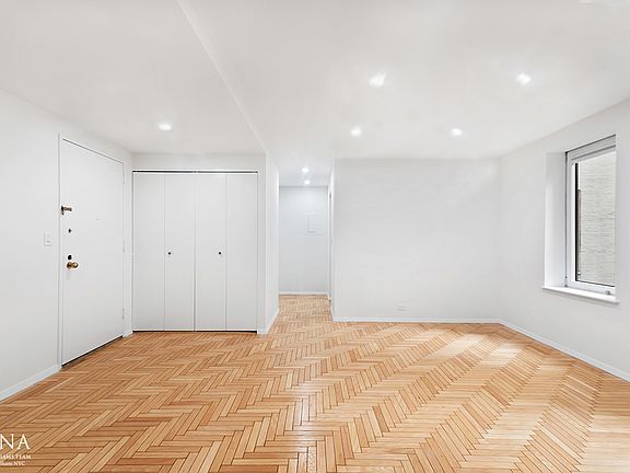 4th image of 106 Central Park S APT 14F