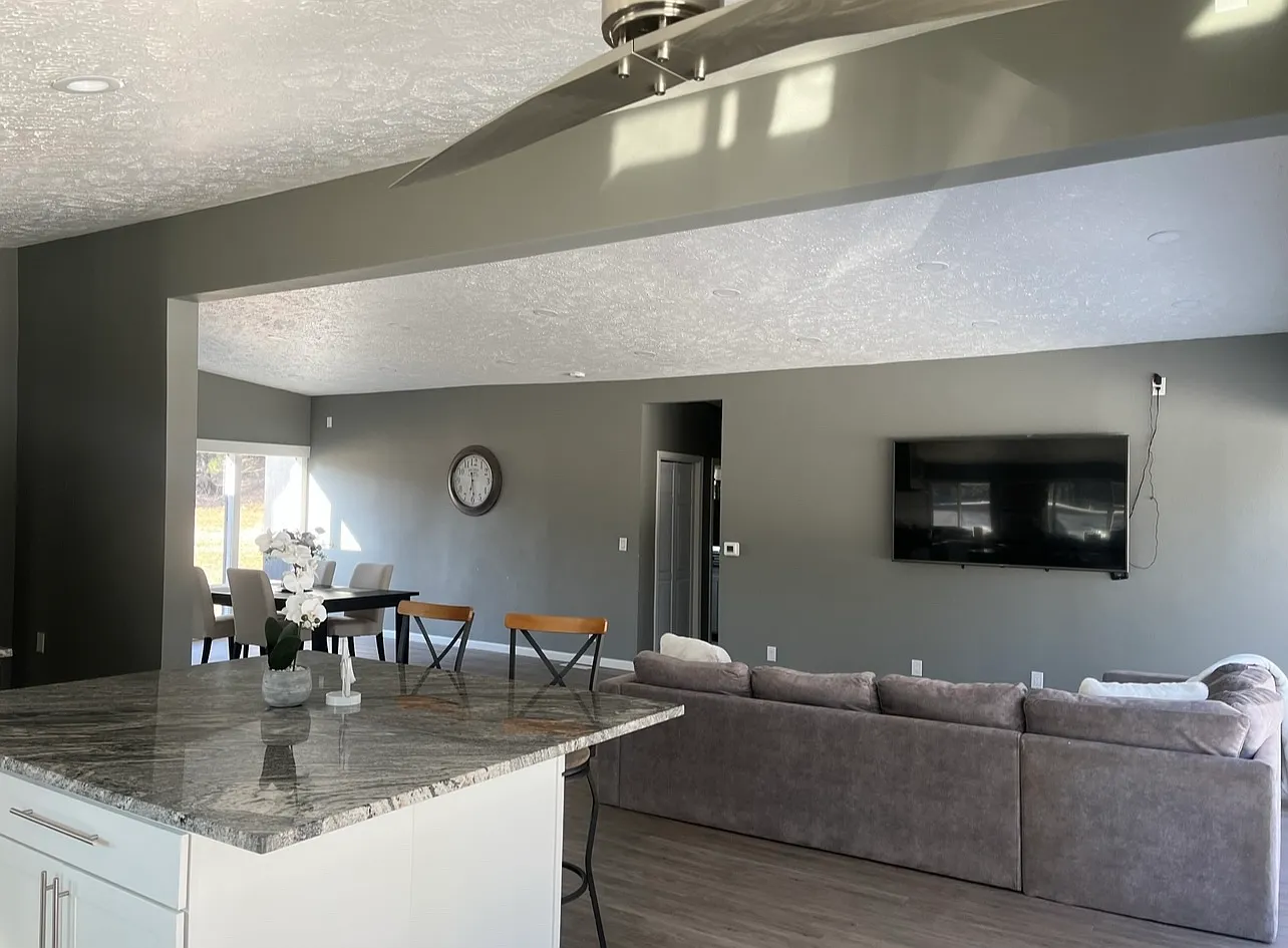 4 bed, 1352 sqft, $3,850 — Photo 3