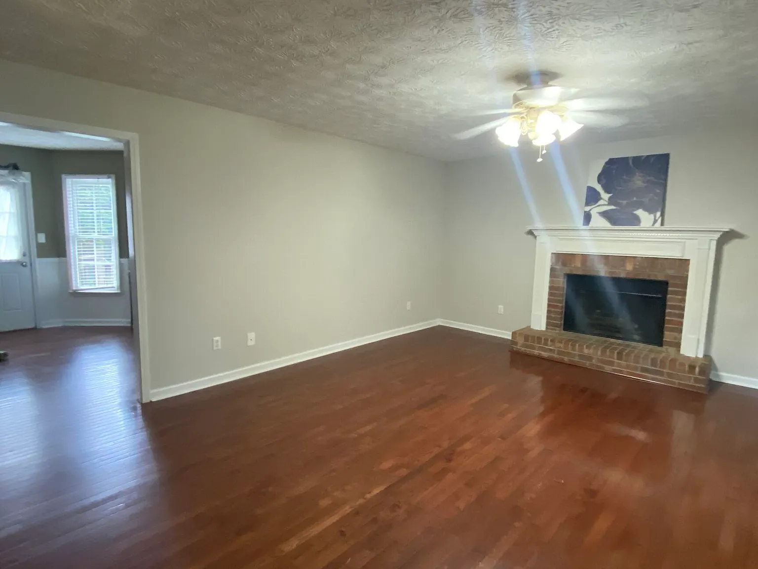 3 bed, 2.0 bath, 1502 sqft, $2,000 — Photo 2