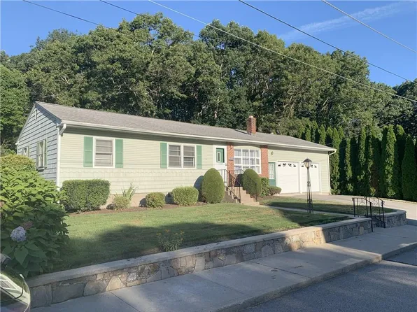 18 Moskalyk St, West Warwick, RI 02893