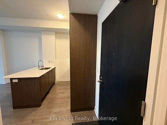 4th image of 297 College St #509