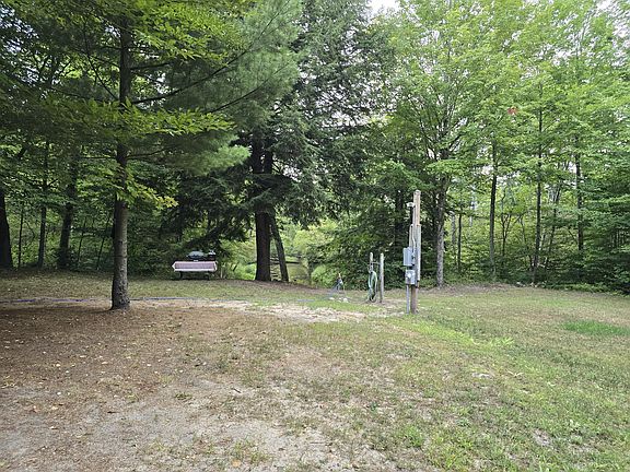3rd image of 610 W Millerton Rd