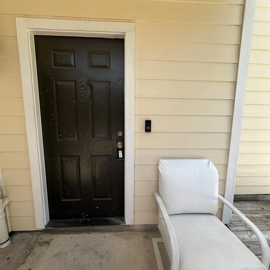 4 bed, 3.0 bath, 3867 sqft, $2,350 — Photo 3