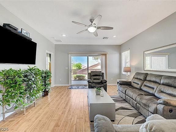 5th image of 2521 Crater Rock St