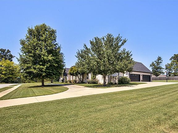 3rd image of 8646 W Stonehenge Dr