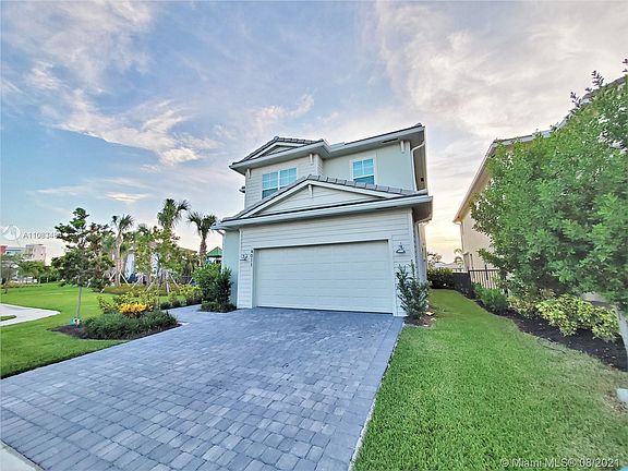 2nd image of 4011 Pelicano Way
