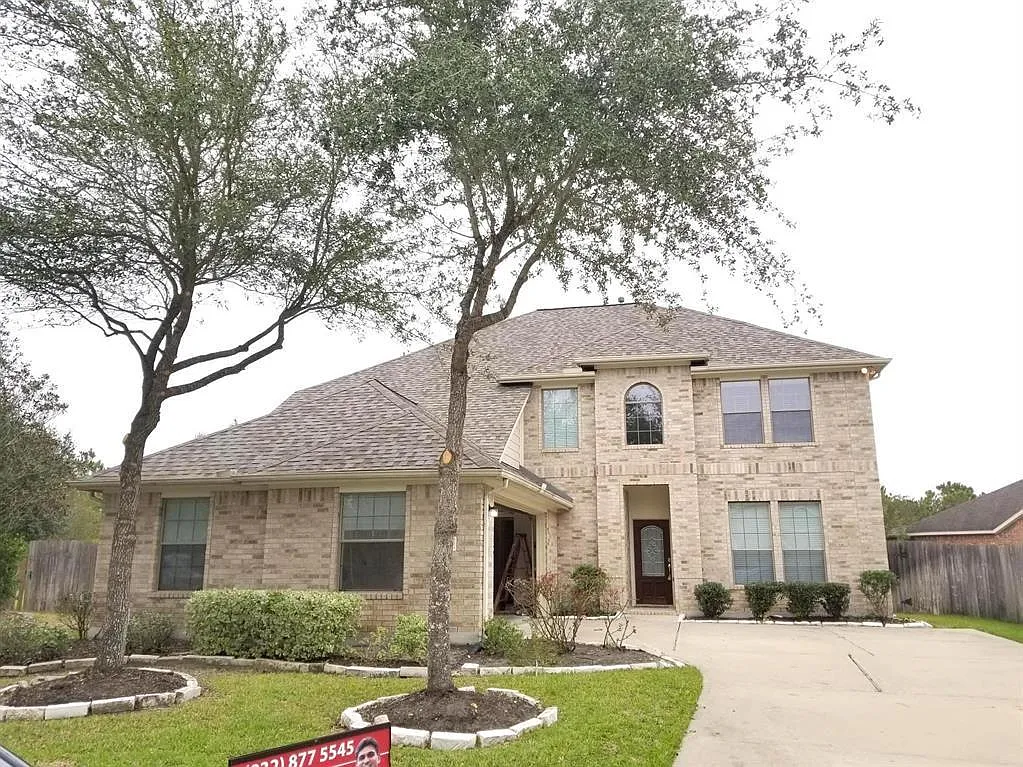 4 bed, 2.5 bath, 2730 sqft, $2,800 — Photo 2