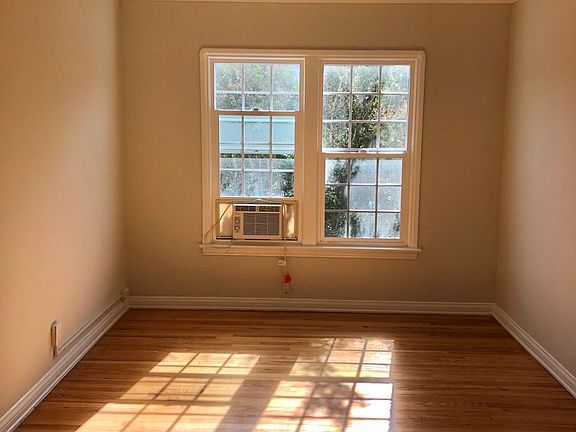 4th image of 865 S Shenandoah St APT 104