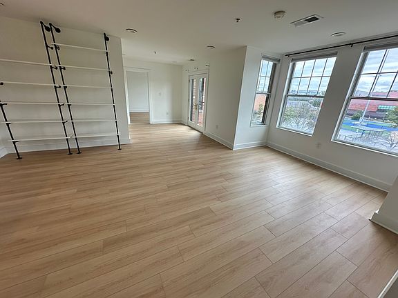 4th image of 1618 11th St NW APT 302