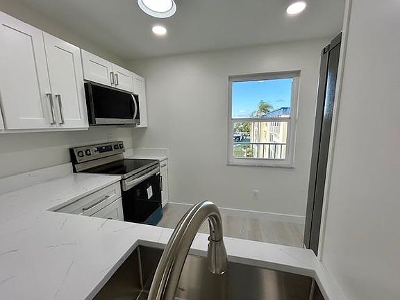 4th image of 6220 Augusta Dr APT 413