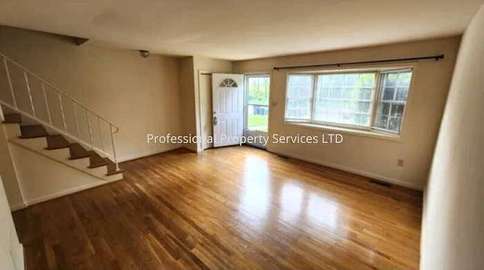 1912 Abbey Ln — Photo 5
