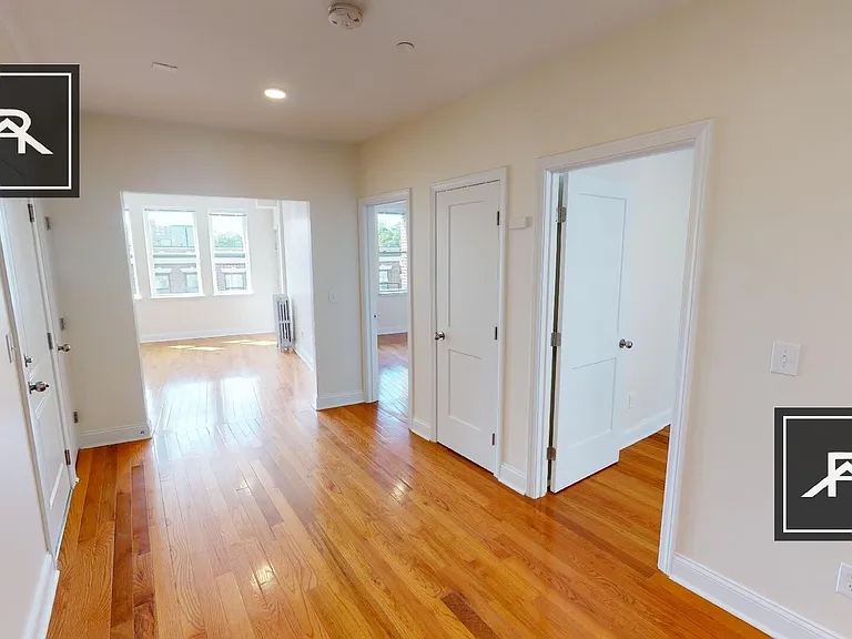 125 Sutherland Rd #L — Photo 11