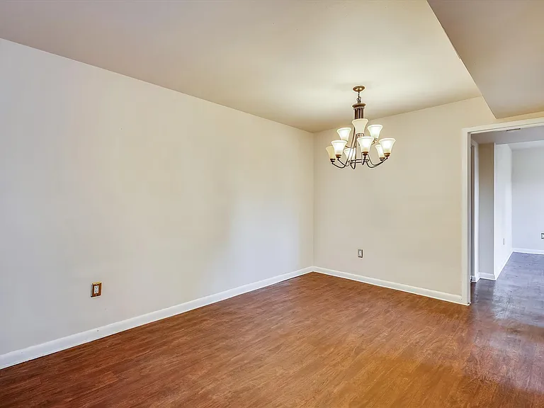7611 Maple Ave #501 — Photo 30