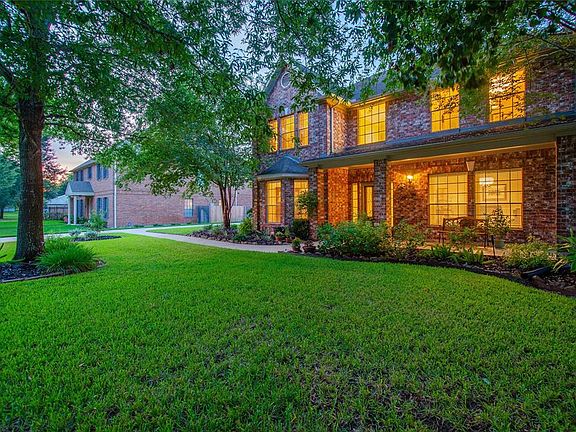 4th image of 6026 N Woods Ln