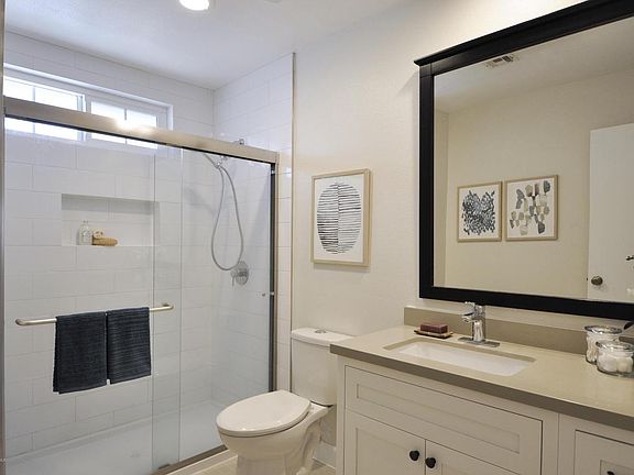 5th image of 81 N Roosevelt Ave APT 4