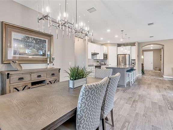 4th image of 5072 Monroe Cir
