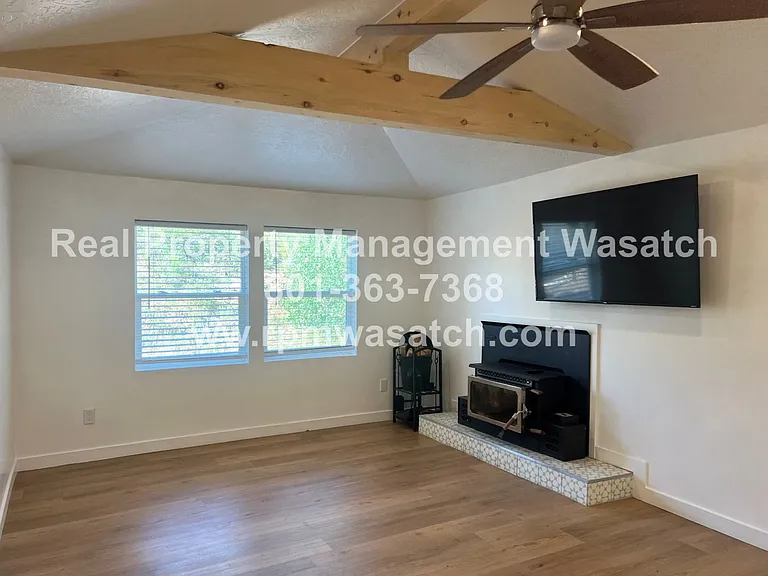 1388 Country Ln — Photo 21