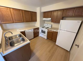 35 Valley View Ln APT B, Bangor, ME 04401