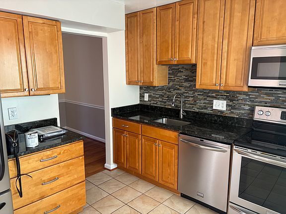 5th image of 1331 Chetworth Ct
