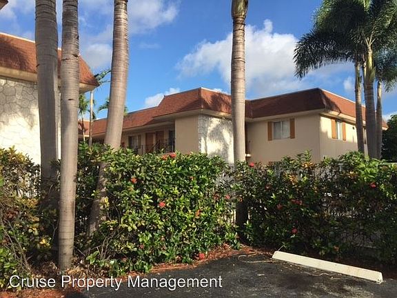 4th image of 515 S Sequoia Dr #201