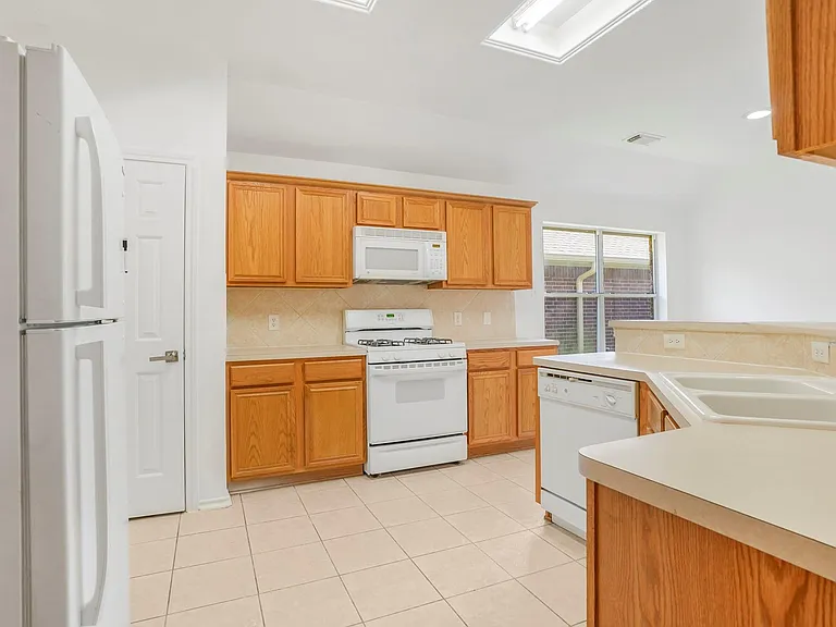18134 Stone Trail Manor Dr — Photo 8