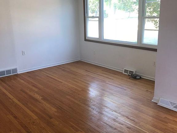 4th image of 6601 Chester Ave