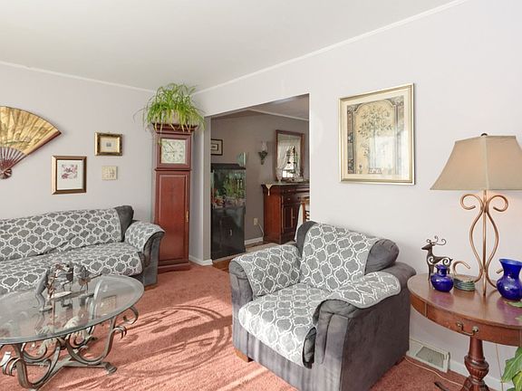 4th image of 35 Aspen Cir