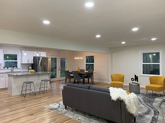 4th image of 110 Donna Dr