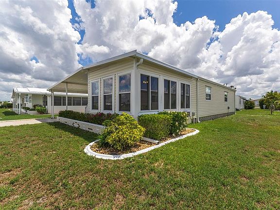 4th image of 716 Sanchez Cir