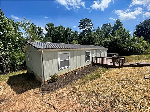 3rd image of 303 Manor Ln
