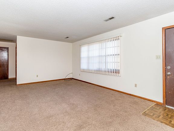 4th image of 1609 Handley Pl #1611