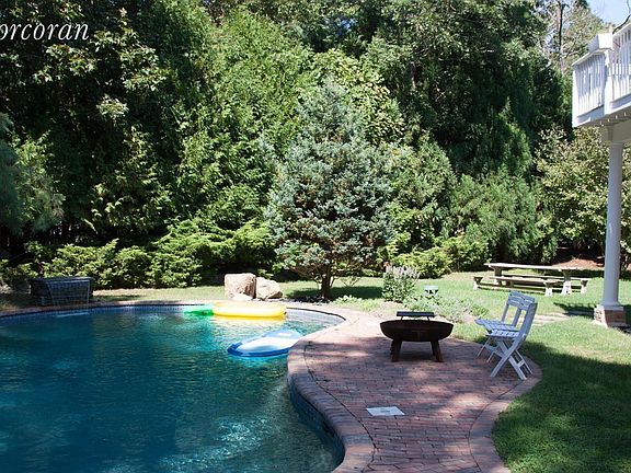 2nd image of 9 Dogwood Dr