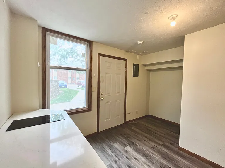 4837 Lowell Ave #B — Photo 5
