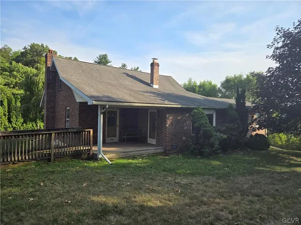 528 Old Main St, Walnutport, PA 18088