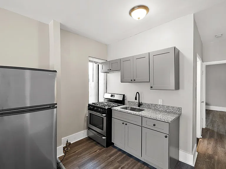 68 E Willis St #7 — Photo 8