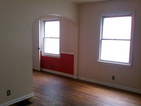 3rd image of 2025 N Drexel Ave