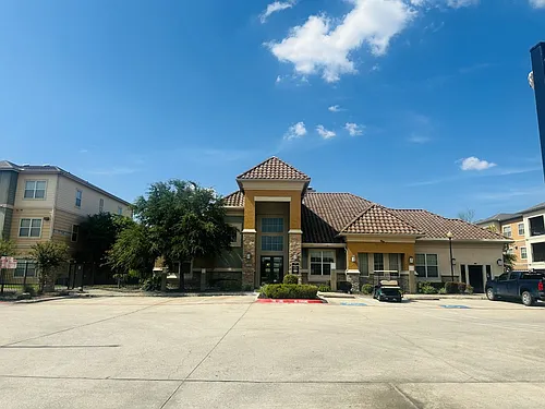 Oxford at Country Club Photo 1