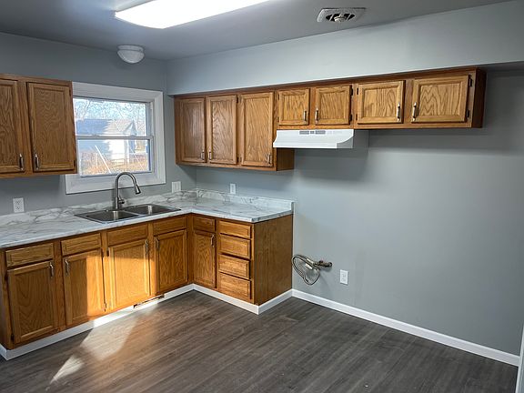 2nd image of 3005 Grand Blvd