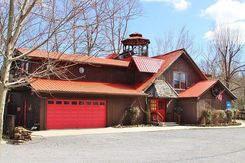 Front of Main home on Walnut Street.
