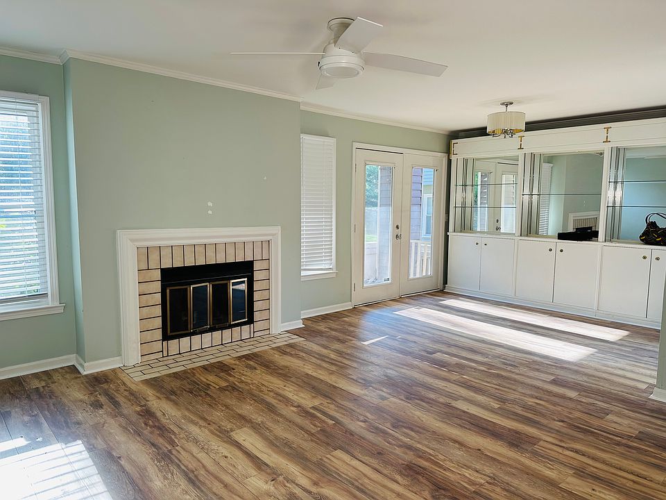 1st image of 225 Hillsboro Pl