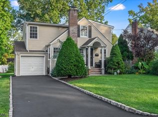 20 Hillcrest Dr, Wayne, NJ 07470