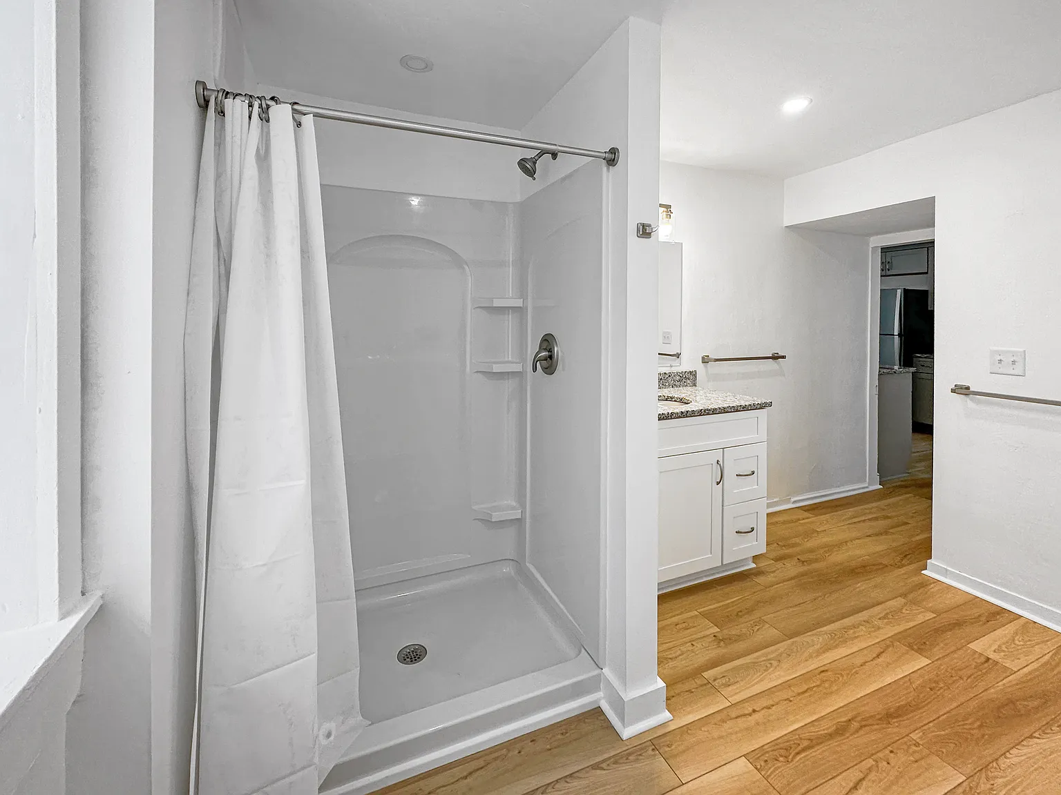 3 bed, 1163 sqft, $2,095 — Photo 4